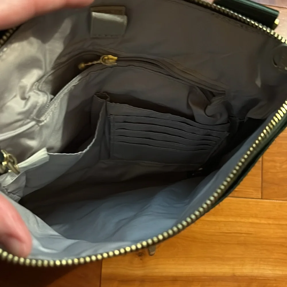 Baggallini crossbody purse olive green - Picture 4 of 11